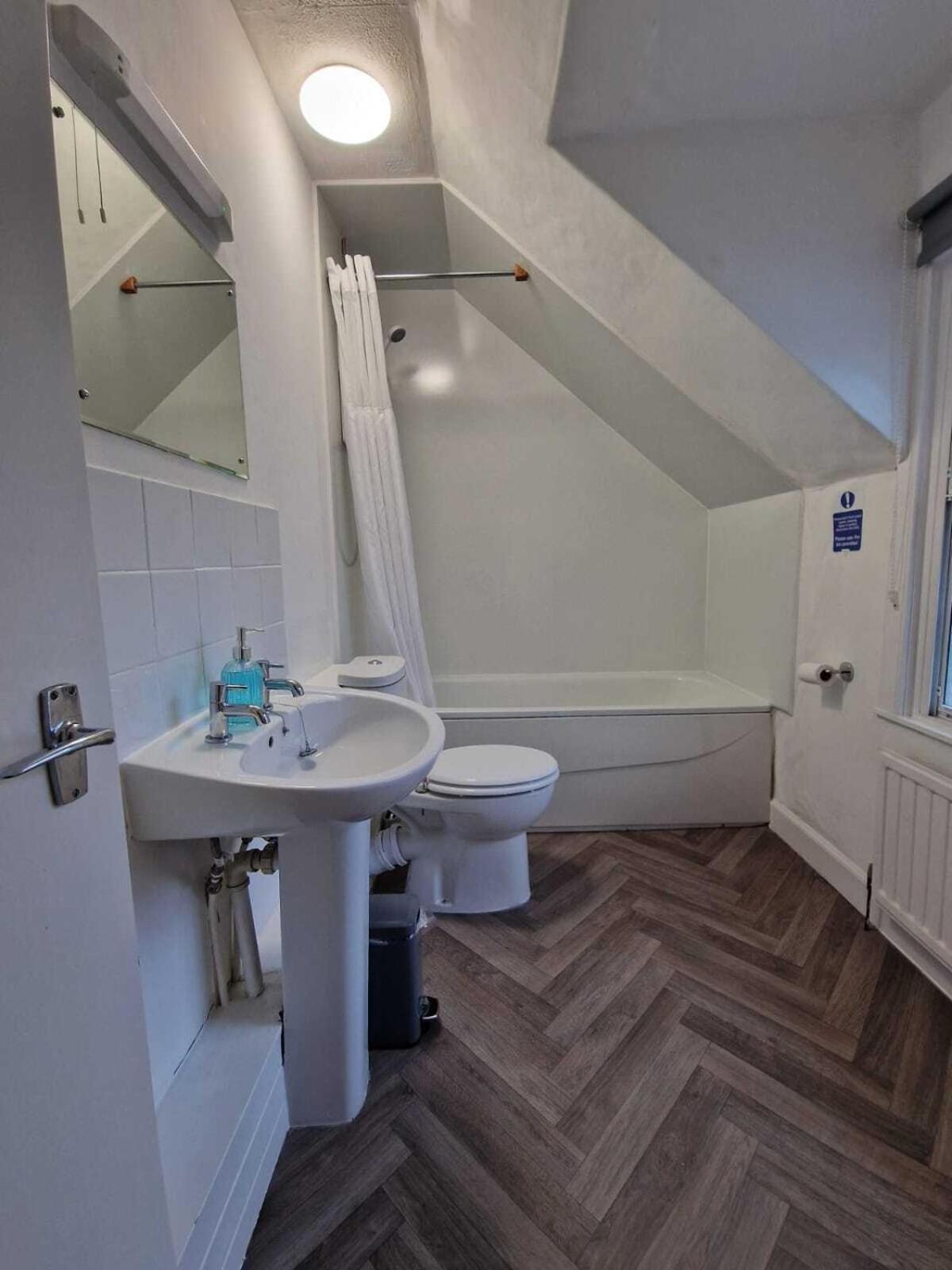 The White Stag Inn Strathyre Room photo
